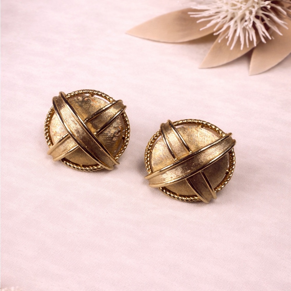 Vintage CROWN TRIFARI Gold Tone Clip On Earrings Round Dome Classic Signed